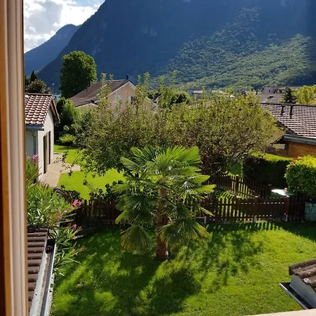 Suesse Doppelhaushaelfte, Mit Garten Und Parkplaetzen 度假居 *
