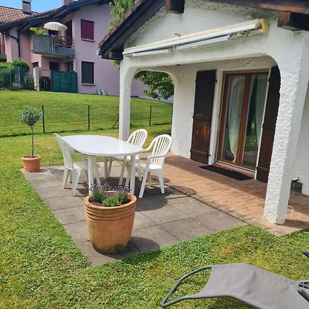 Suesse Doppelhaushaelfte, Mit Garten Und Parkplaetzen