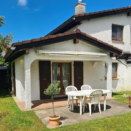 Suesse Doppelhaushaelfte, Mit Garten Und Parkplaetzen Feriehus Le Bouveret